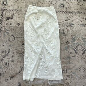 NWT White midi skirt with floral appliqué | sz small